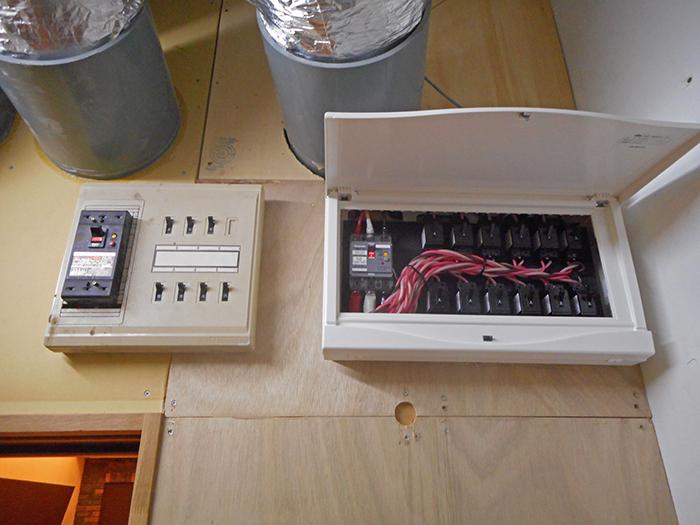 特注１２回路分電盤